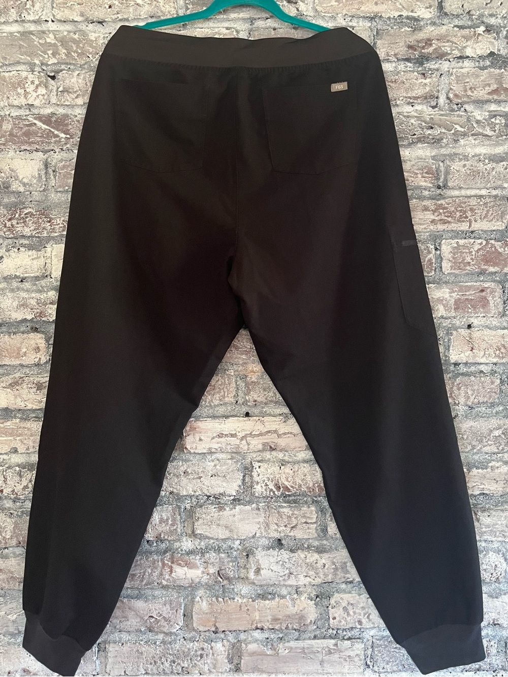 Figs Technical Collection Black Scrub Joggers zip pockets & Drawstring. Unisex - Picture 11 of 14